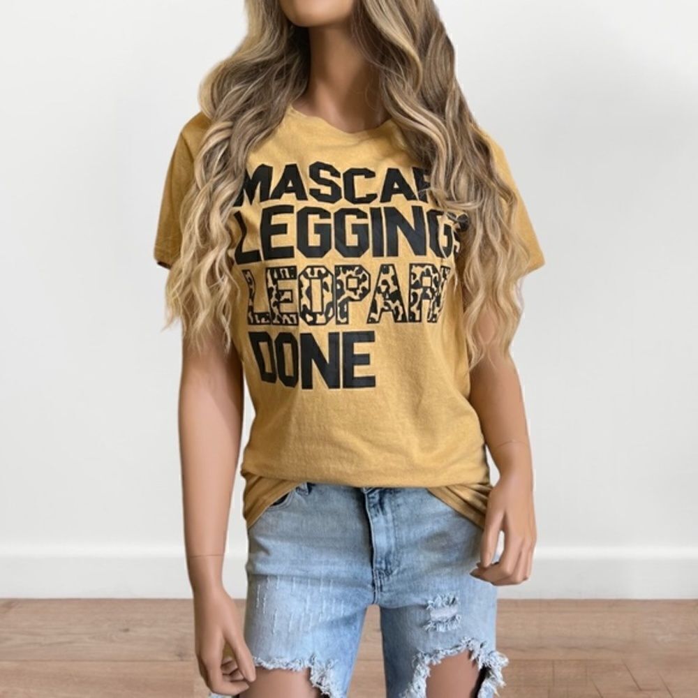Women's‎ "Mascara Leopard Leggings Done" Graphic Tee Small